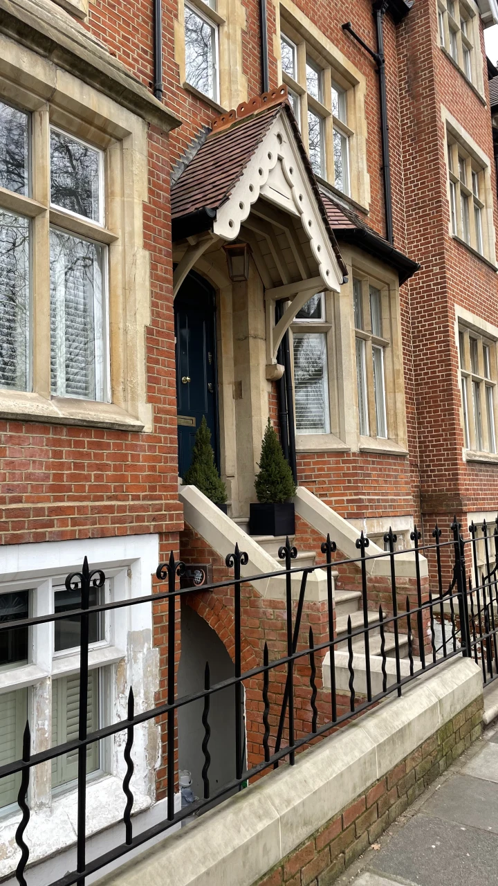 Pretty houses in Barnes